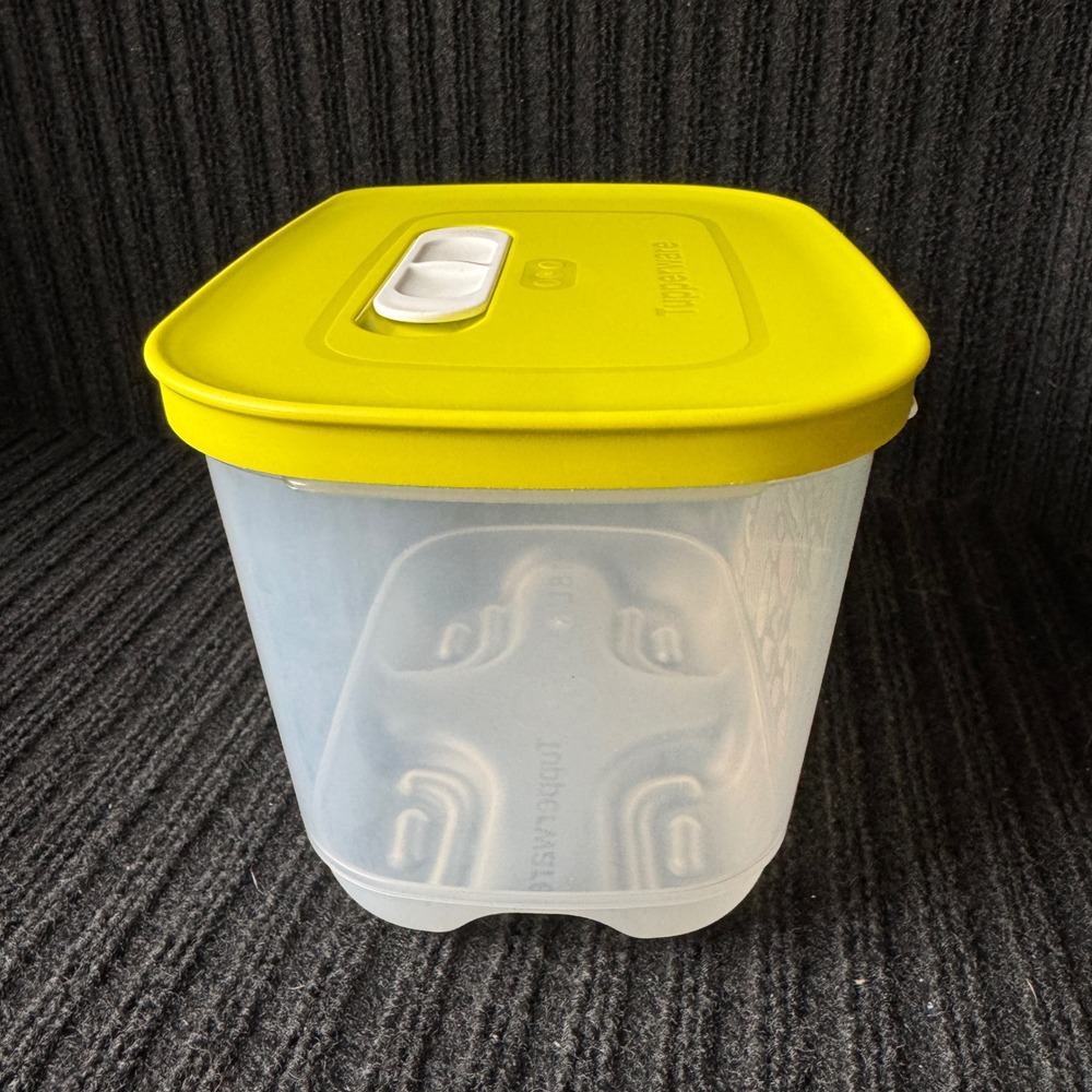 Tupperware FridgeSmart Small Deep 1.8L Container Lime Green Lid 1 3/4 Qt - Picture 5 of 7